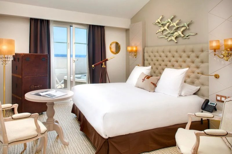 Grand Hotel des Sablettes Plage, Curio Collection by Hilton