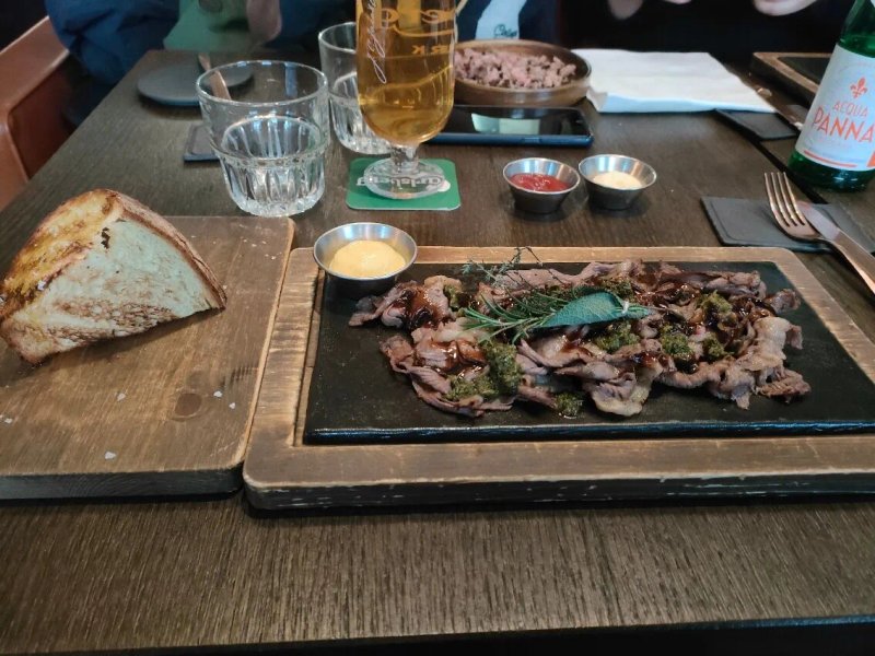 Al Mercato Steaks Burgers
