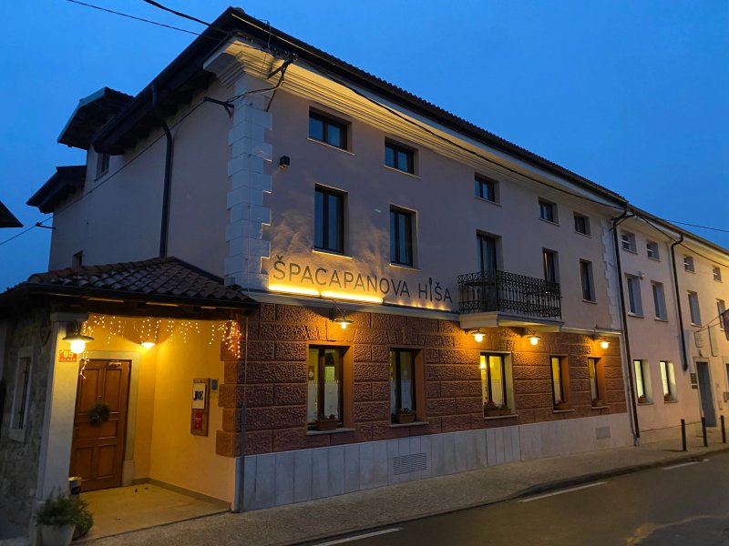 Spacapanova Hisa