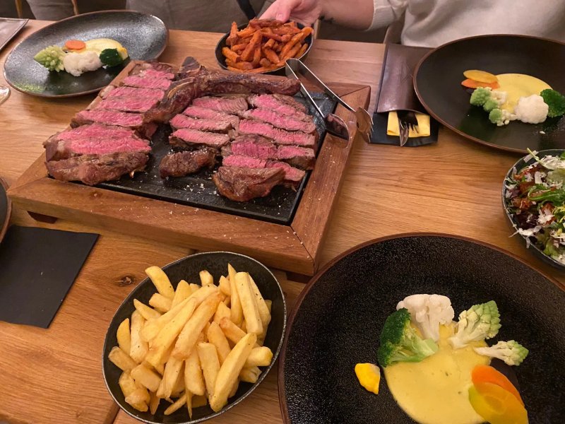 Meet Meat Restaurant & Bar