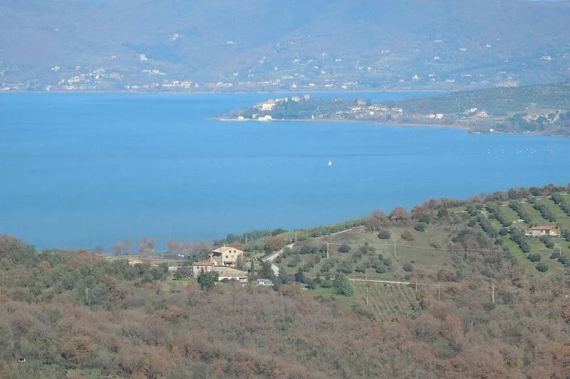 Panicale - Apartment in old farmhouse, quiet countryside, pool, lake views.