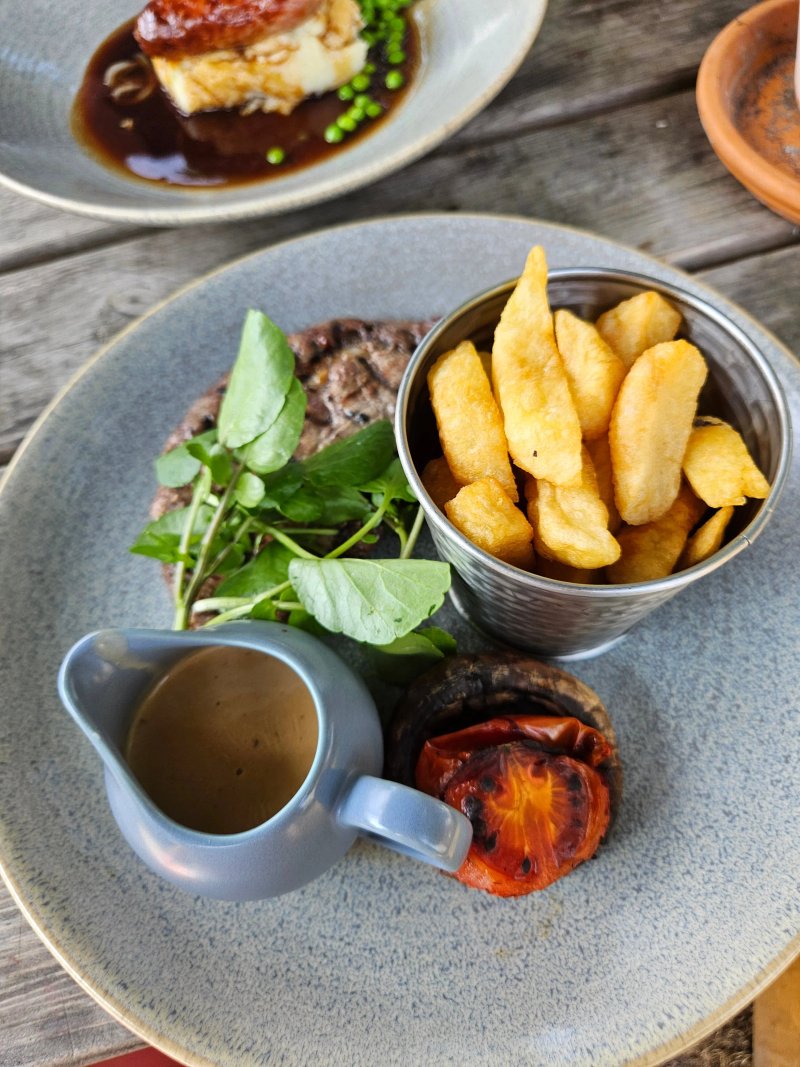 The Golden Lion Rossett