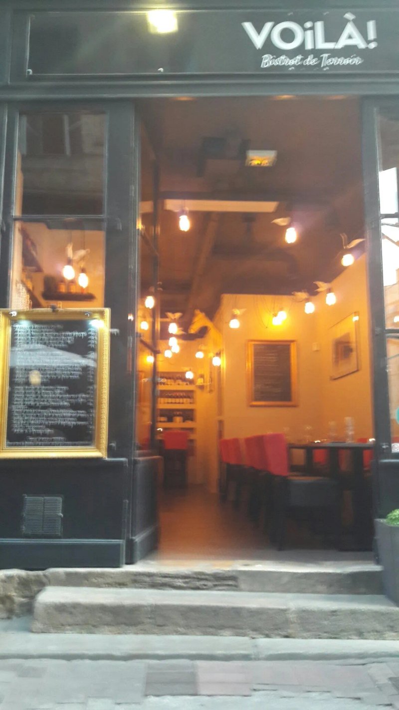 Voila Bar a vins du monde
