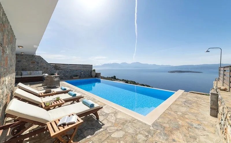 Unique & stunning property for 2,  private infinity pool, spectacular sea views