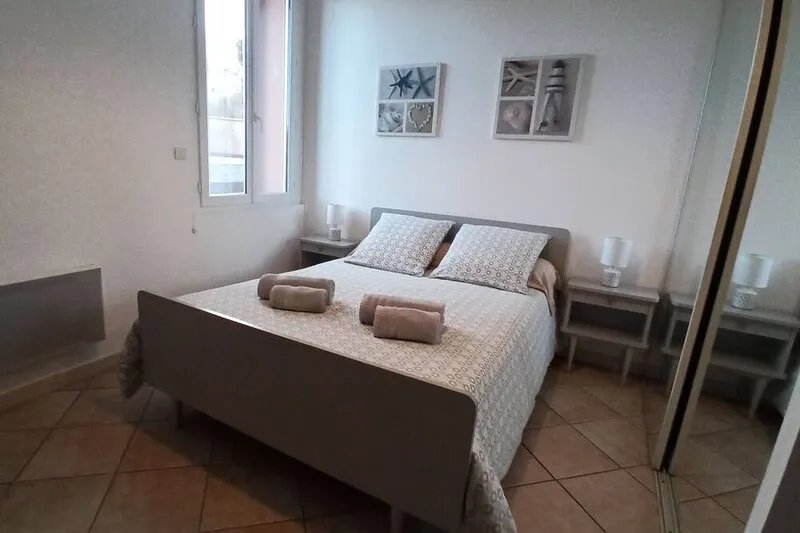 Furnished Accommodation facing PORT-VENDRES marina, Air-conditioned, Car park