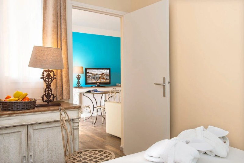 Le Suffren Hôtel