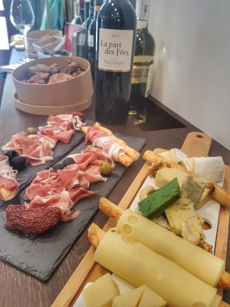 Oysterium Wine & Oyster Bar