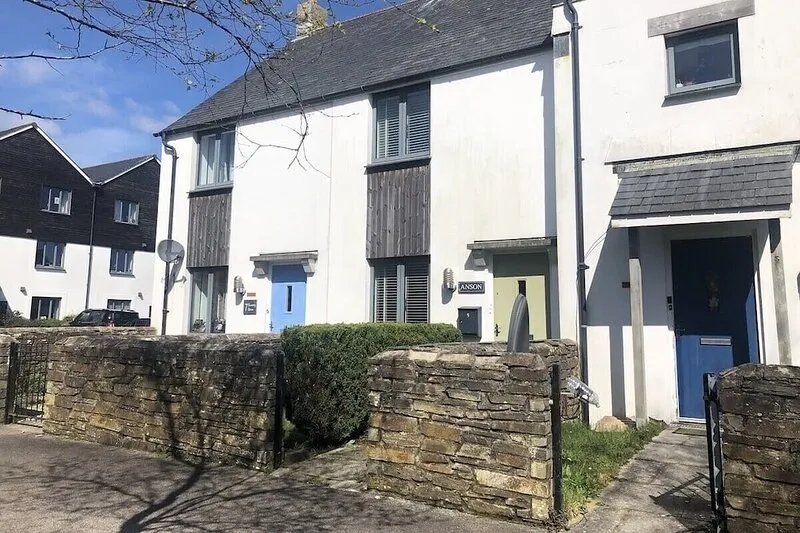 Comfortable Home w/ Private Parking, Charlestown