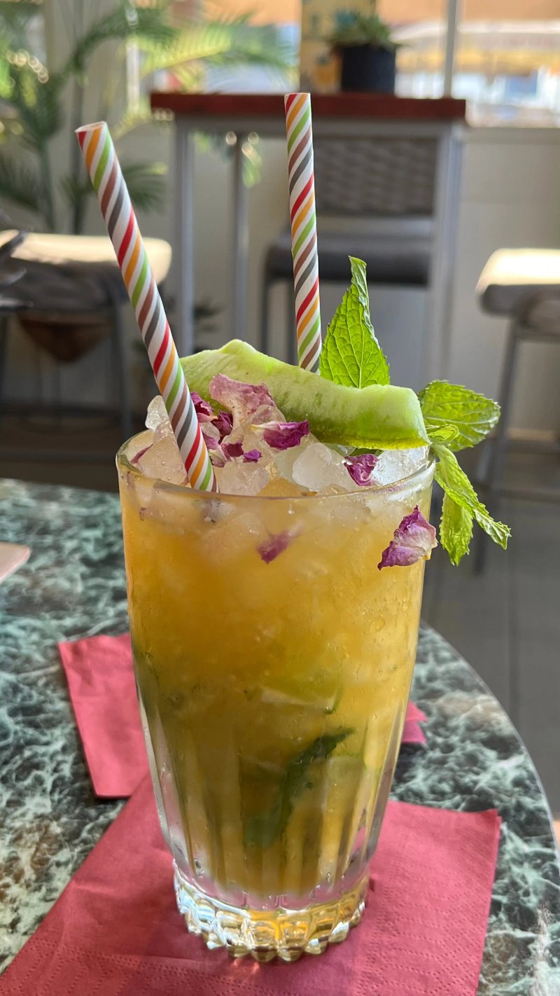 Ananas Cocktail Cafe Bar