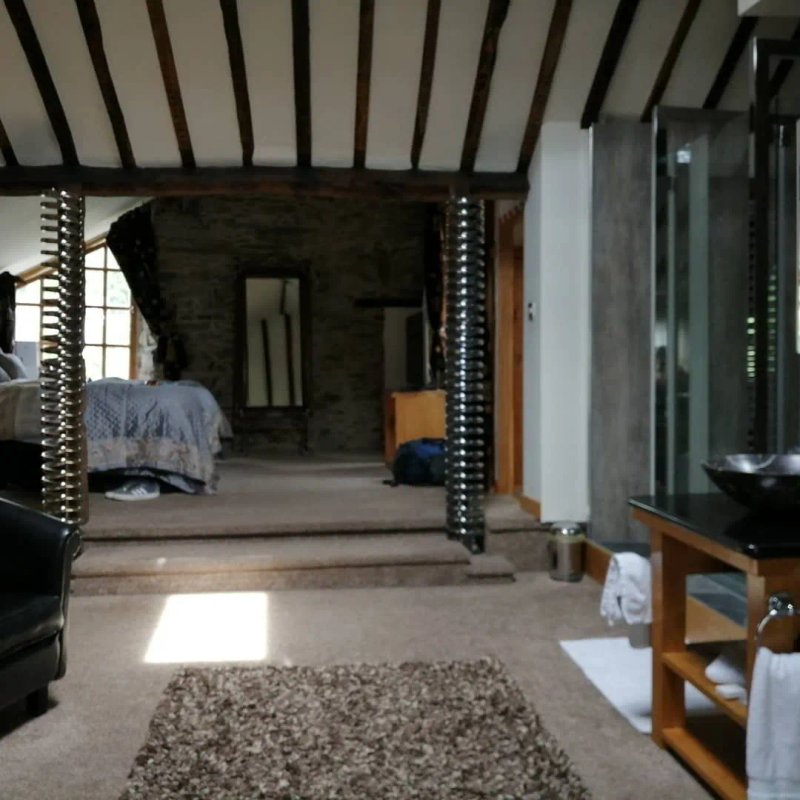 Cornerstones, 16th Century Luxury House overlooking the River Dee