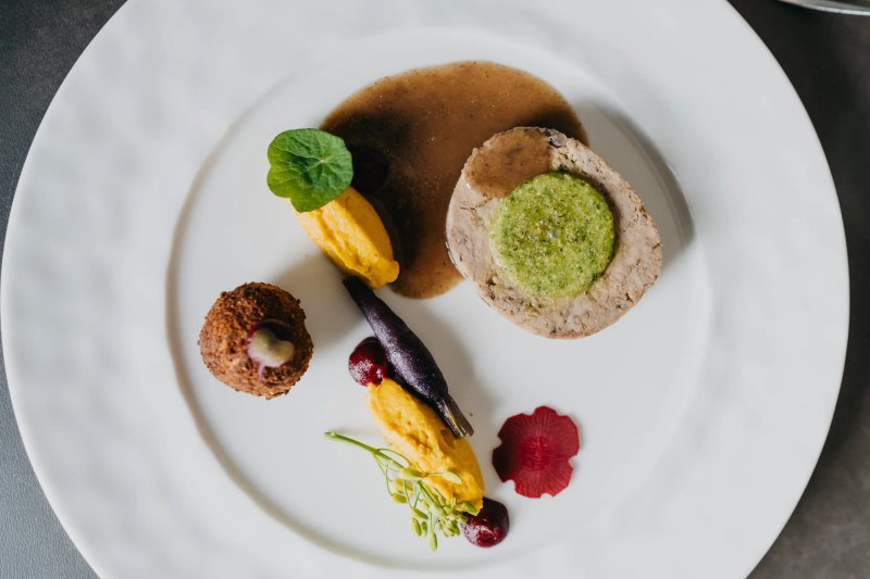 Avec Amour Restaurant