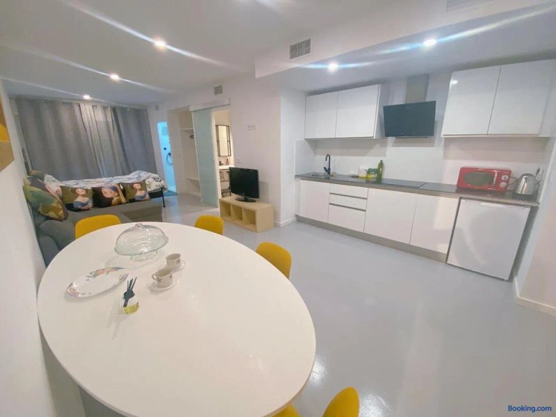 Hug Hotel 2022