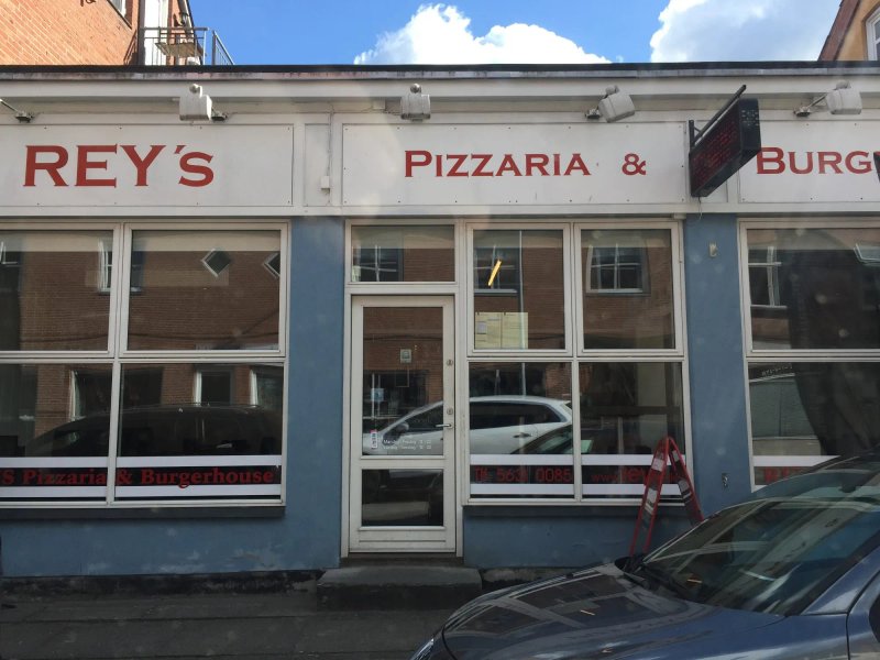Rey's Pizzeria