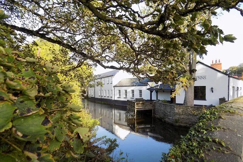 Deluxe Double Ensuite with Bath and River view at Flynns of Termonfeckin