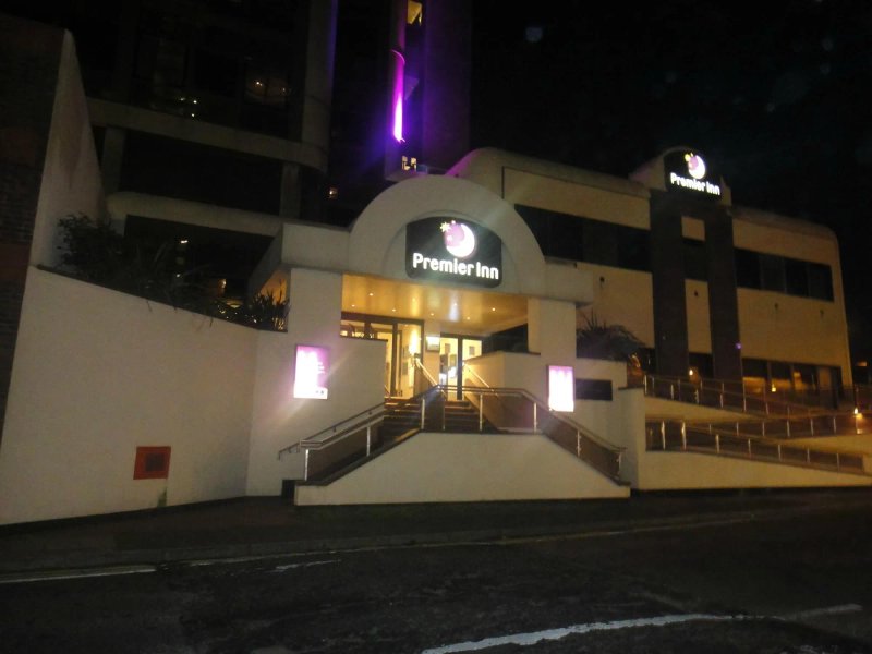 Premier Inn Sunbury (Kempton Park) hotel