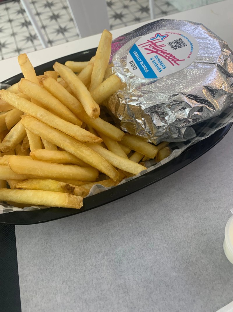 Hollywood Burgers And Shakes