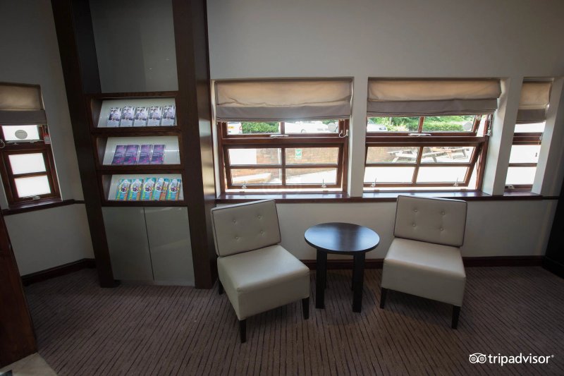 Premier Inn Premier Inn Milton Keynes South West (furzton Lake) Hotel