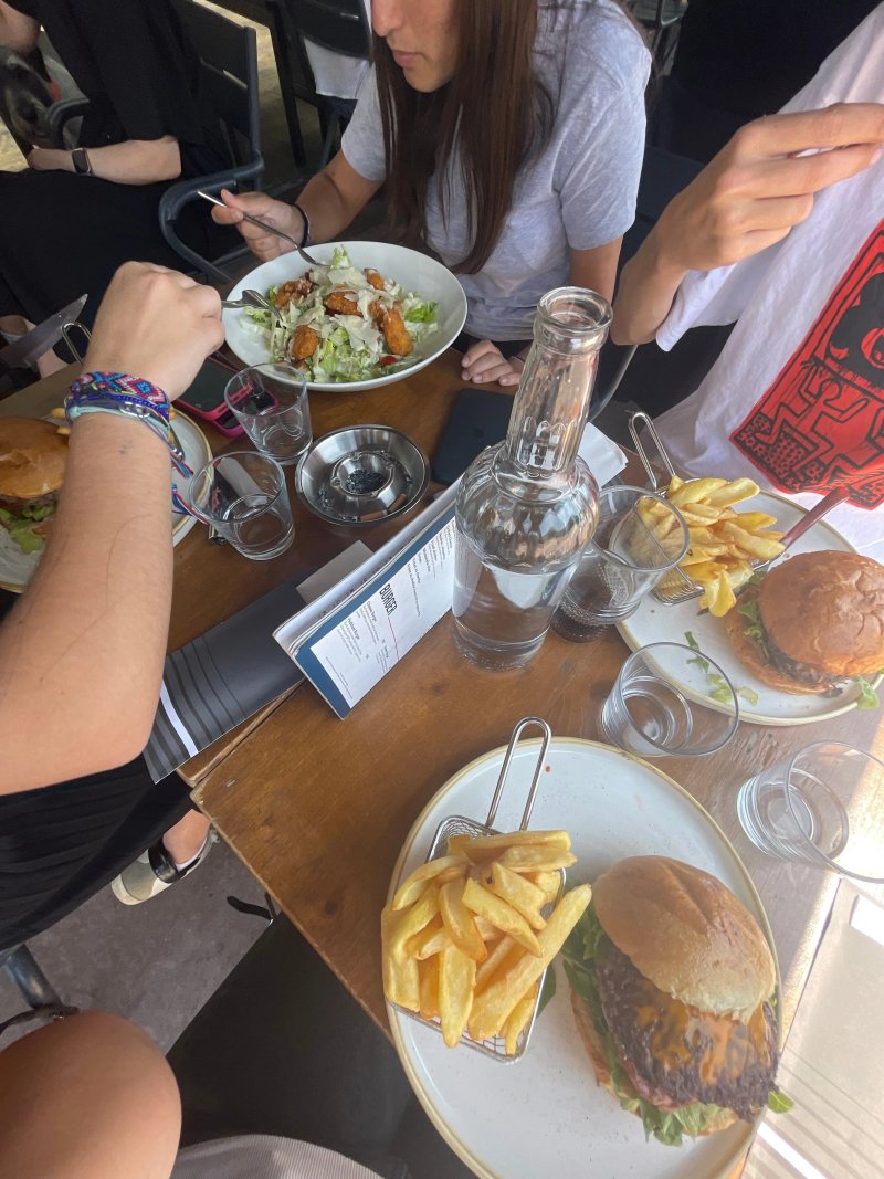 Ed's Eat & Drink's