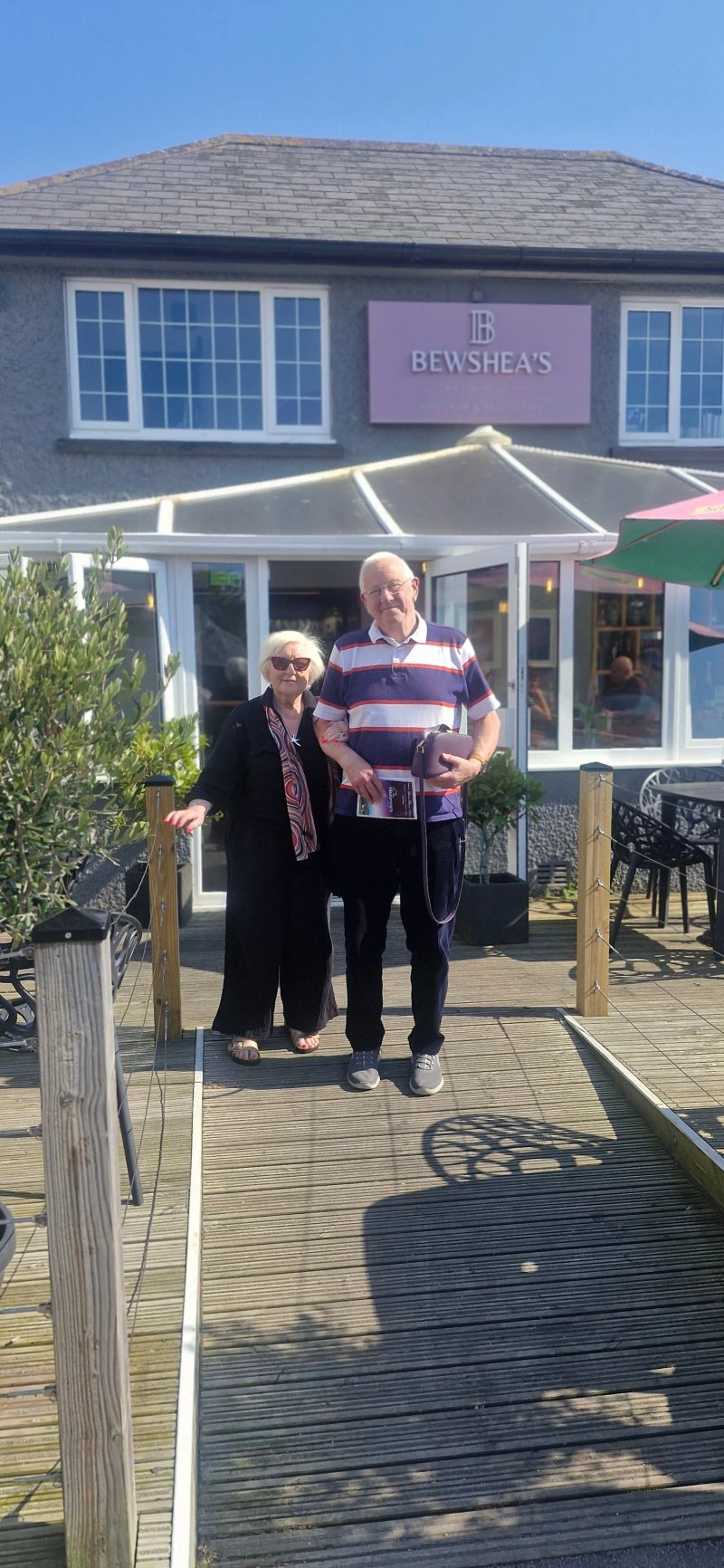 Bewshea's By The Beach