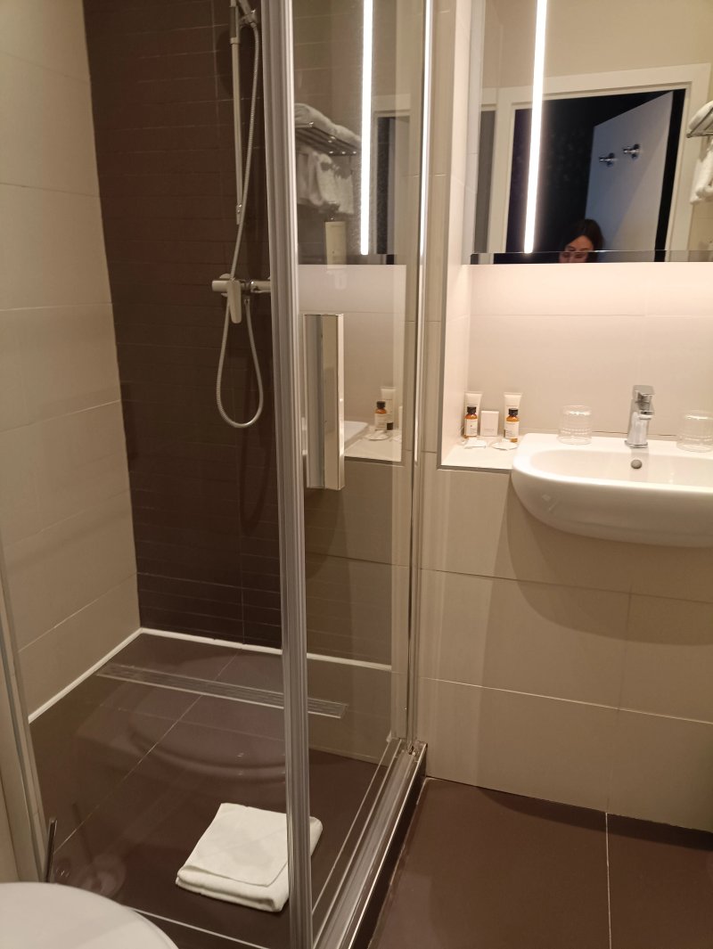 Craves Hotel