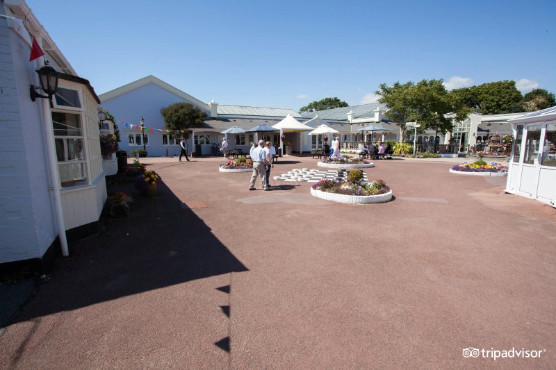 Warner Hotels - Lakeside