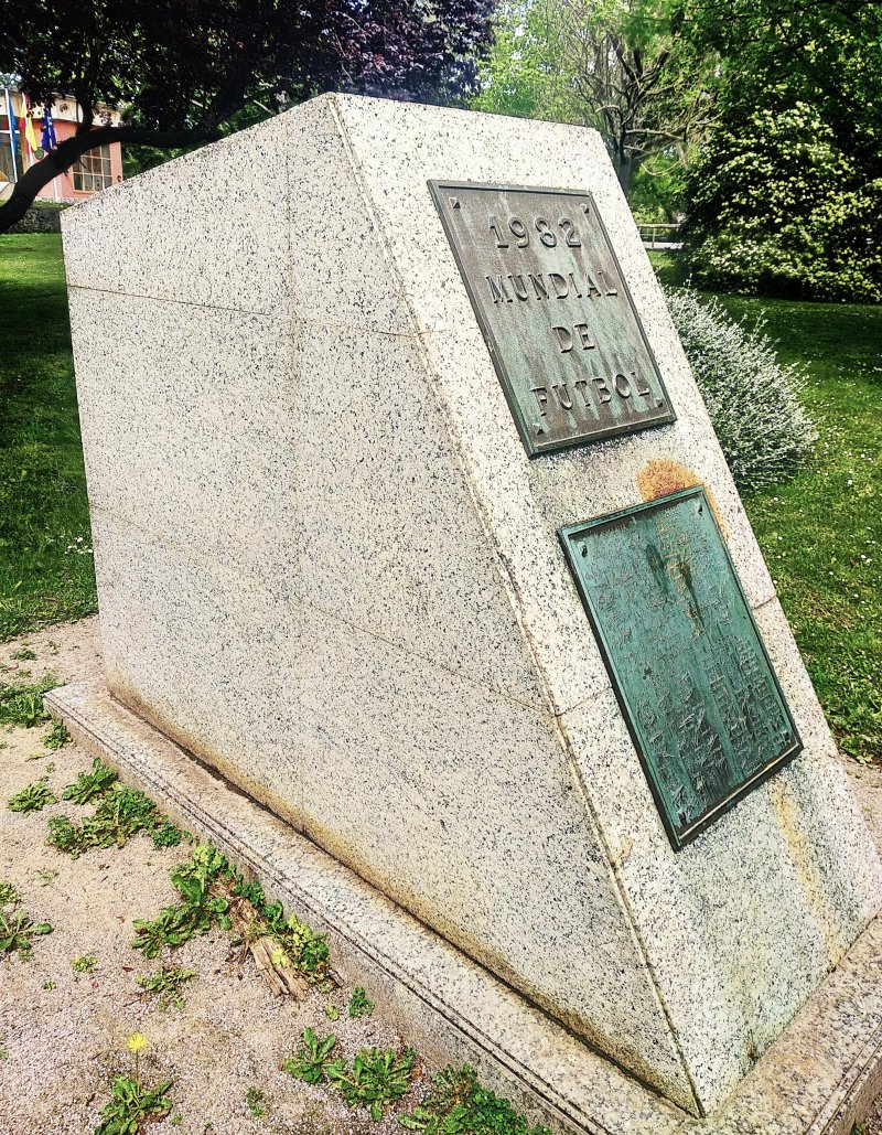 Escultura Placa Conmemorativa Mundial de futbol 1982