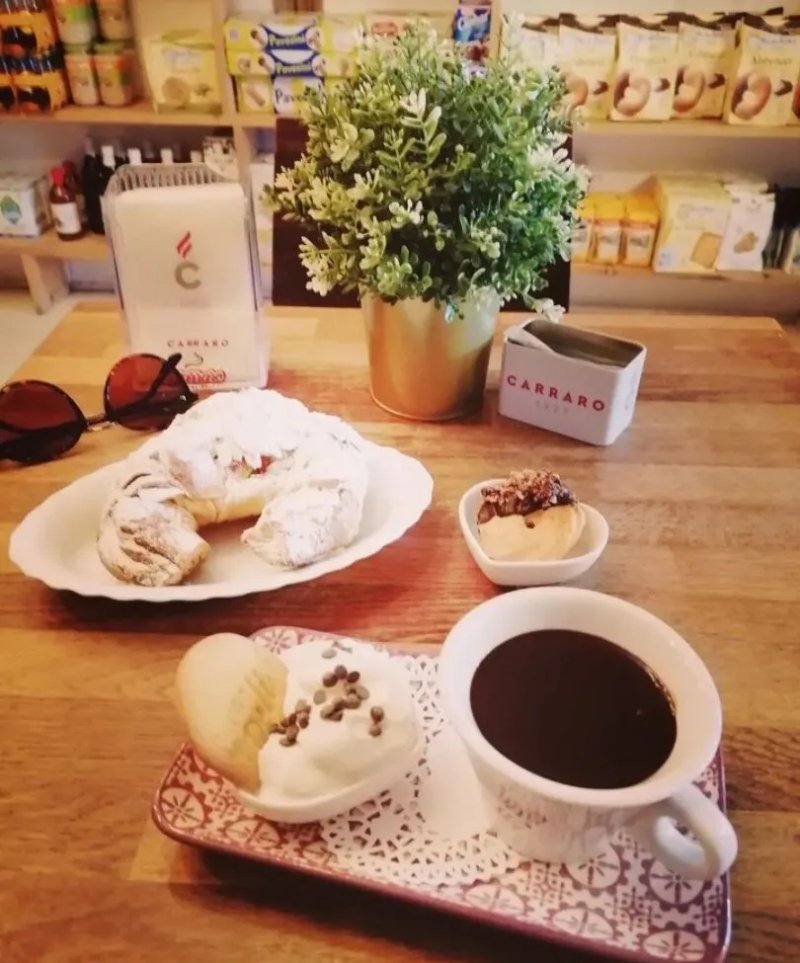 Carmela Deli