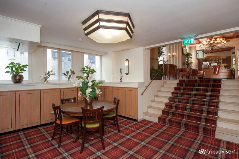 Avenue Hotel