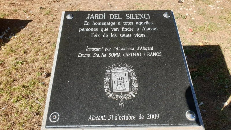 Tumba del Poeta Salvador Selles Gosalvez