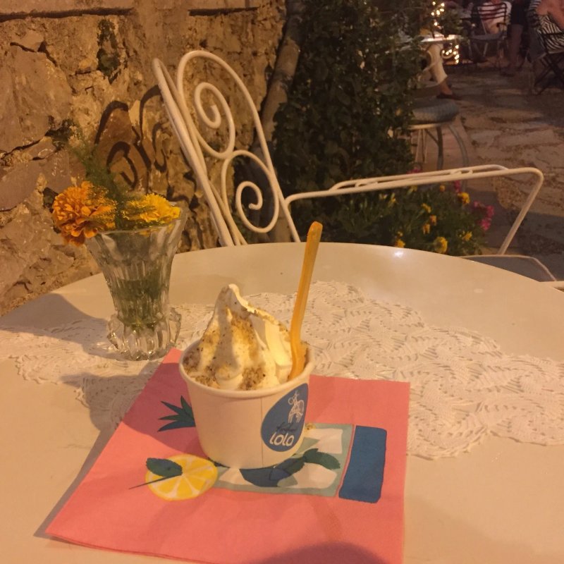 Lola Frozen Yogurt