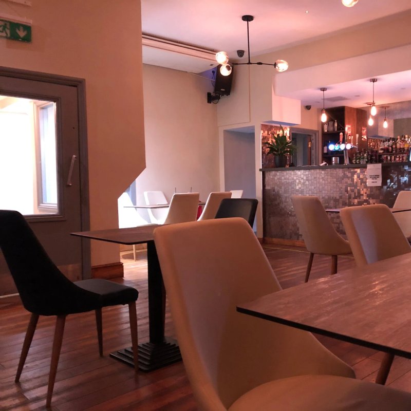 Miraflores Bar & Lounge