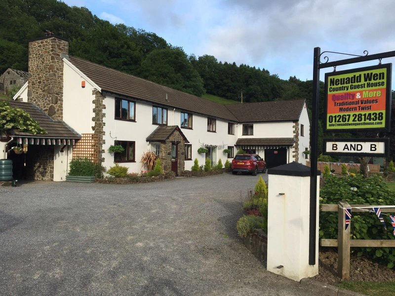 Neuadd-Wen Country Guest House