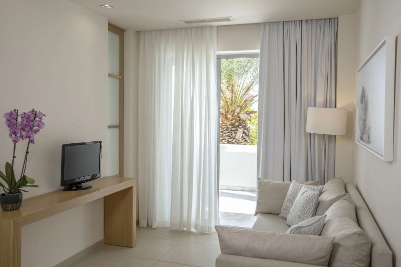 Maritimo Beach Hotel