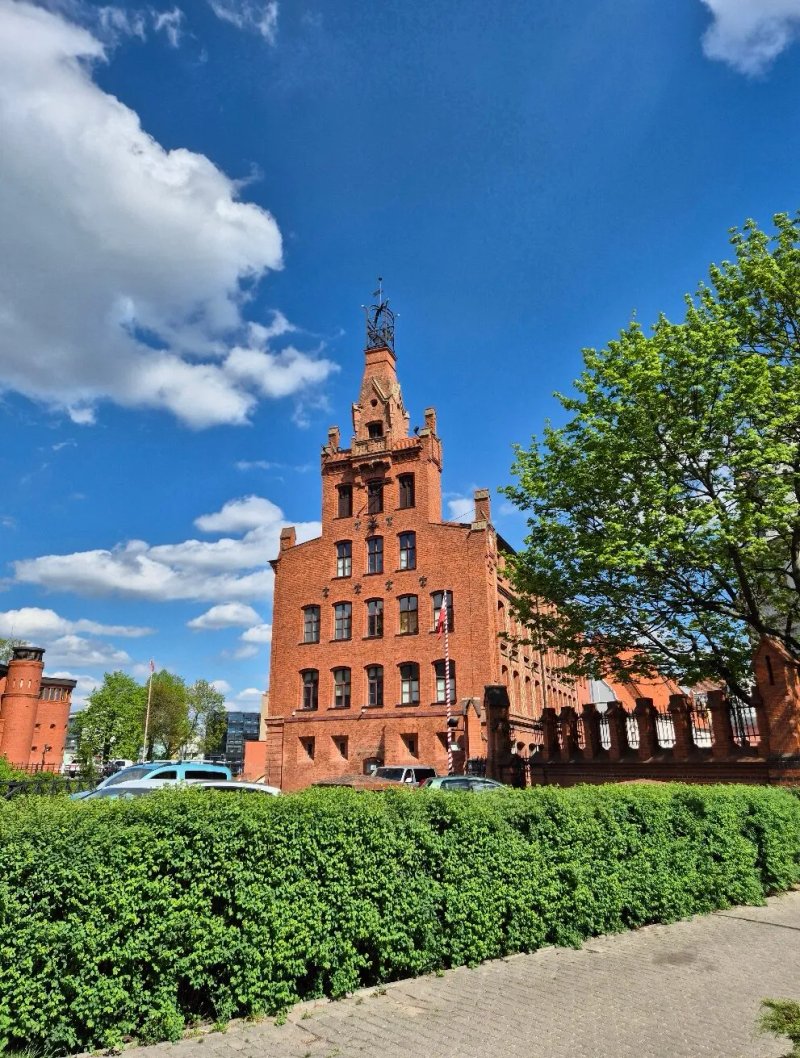 3 Masztalarska Building