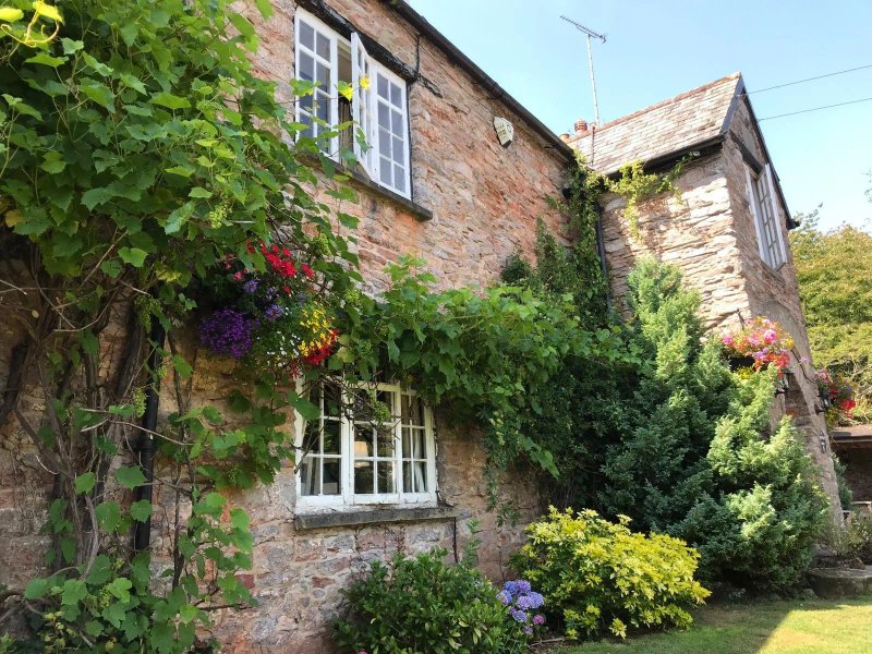 Court Farm Inn