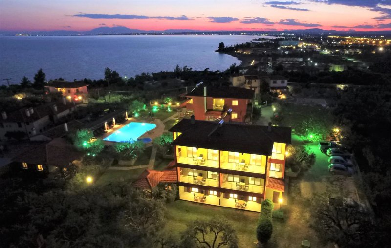 Sunday Resort Studios and Apartments