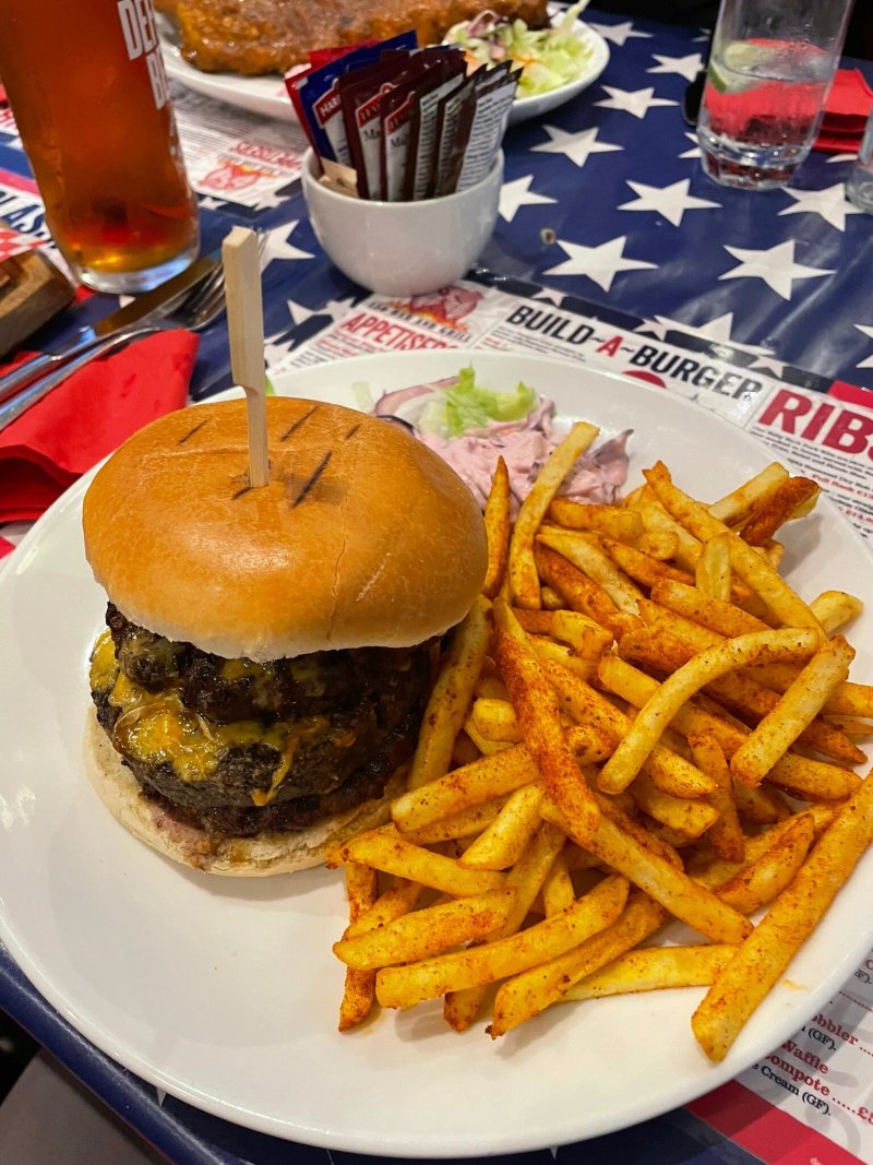 156 Bar And Grill