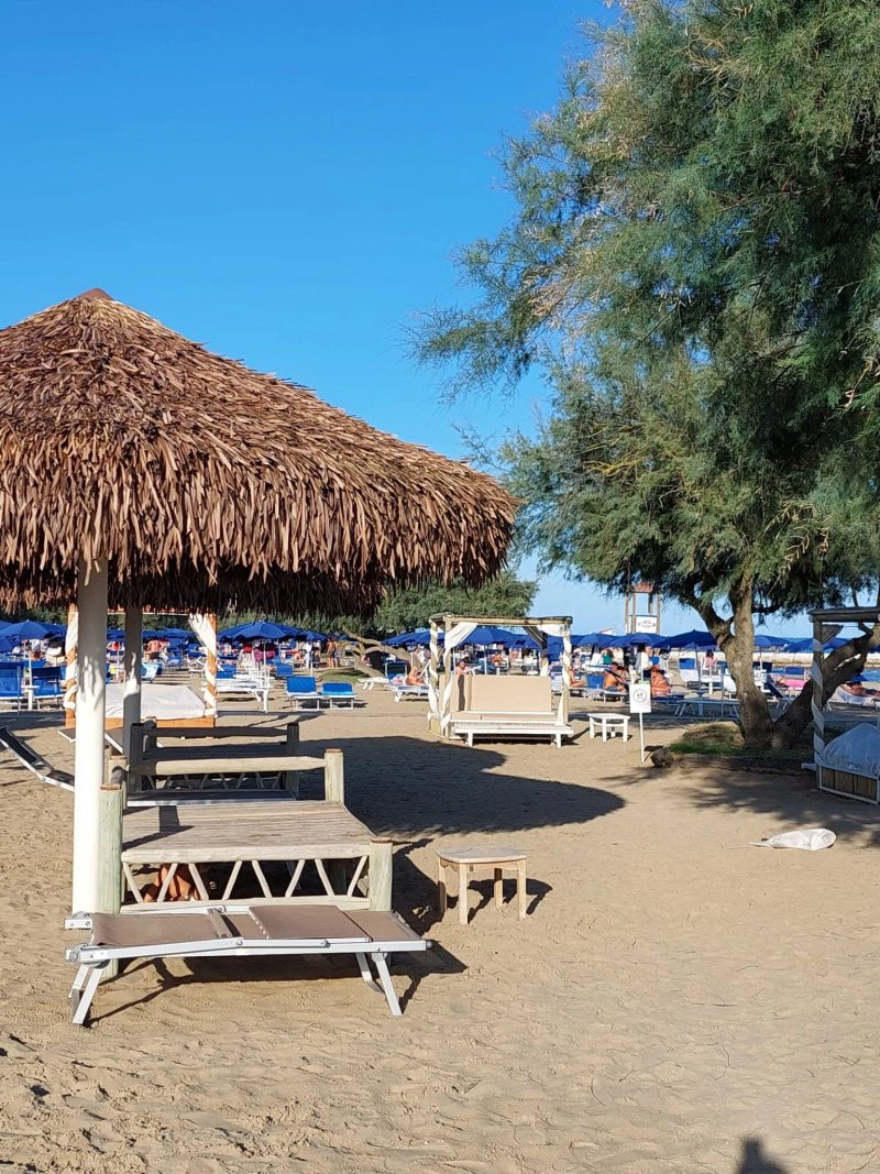 Pareus Beach Resort