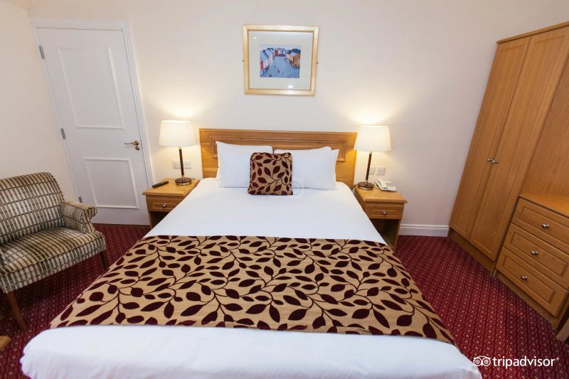 Hodson Bay Hotel