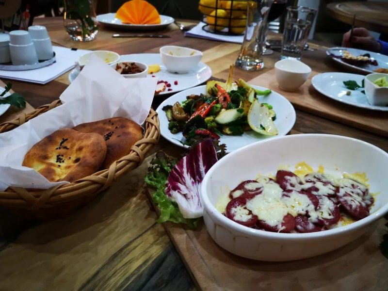 HIDO Restaurant & Cafe