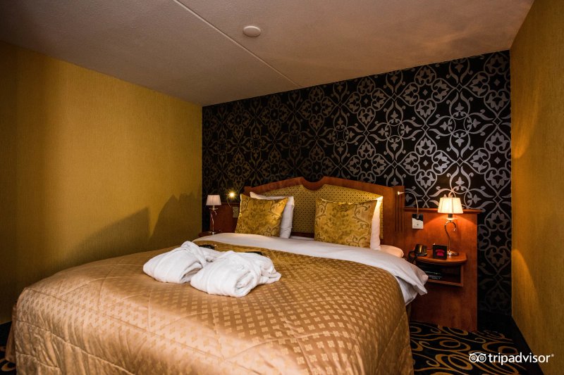 Carlton Square Hotel