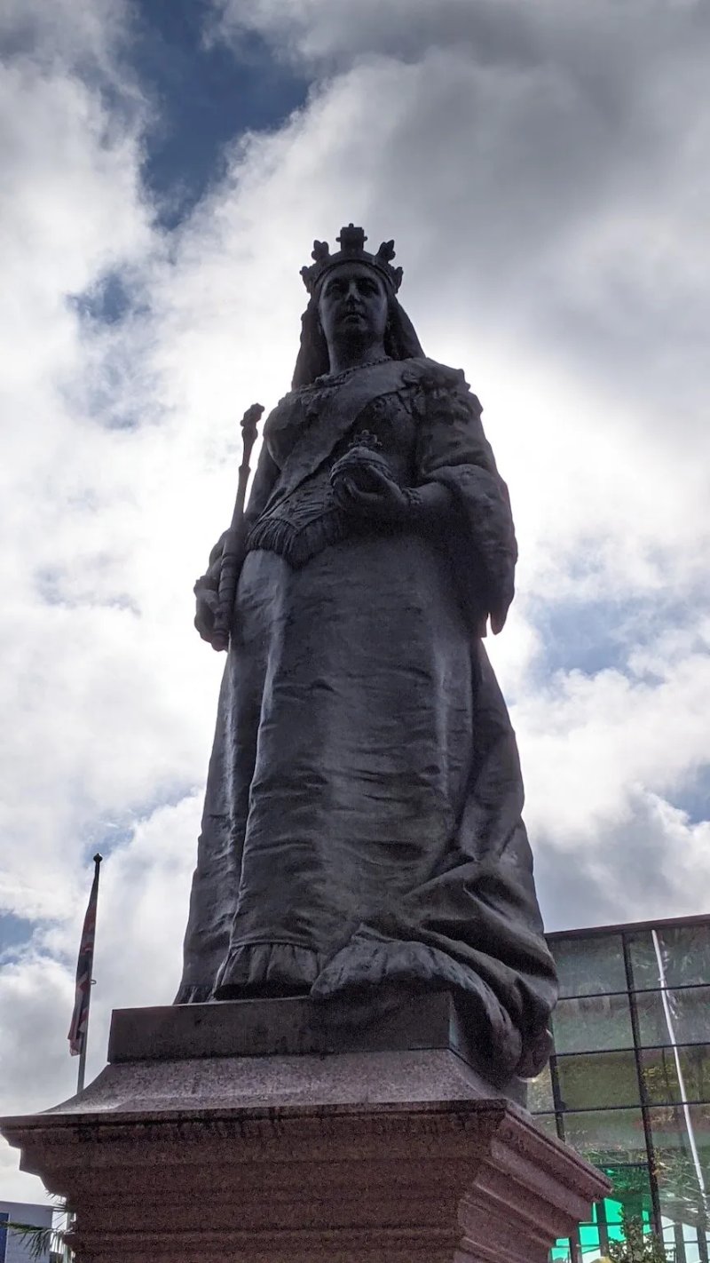 Queen Victoria Statue