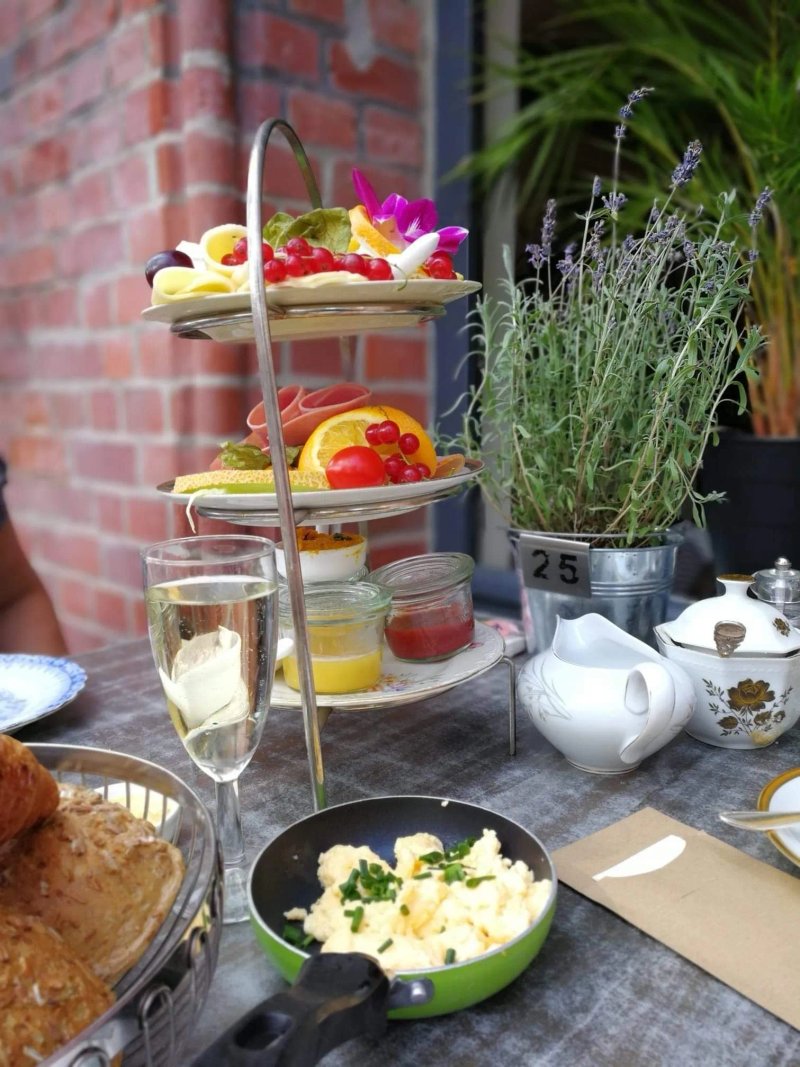 ANNA'S CAFE