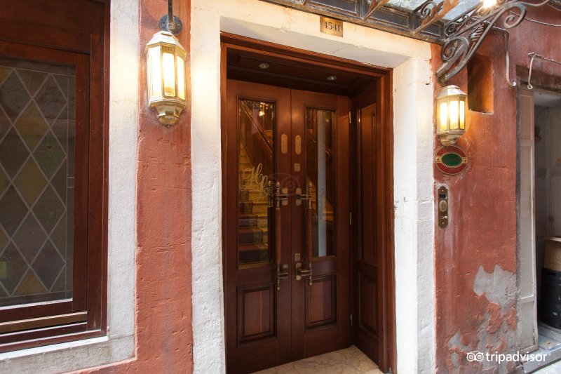 Hotel Lux
