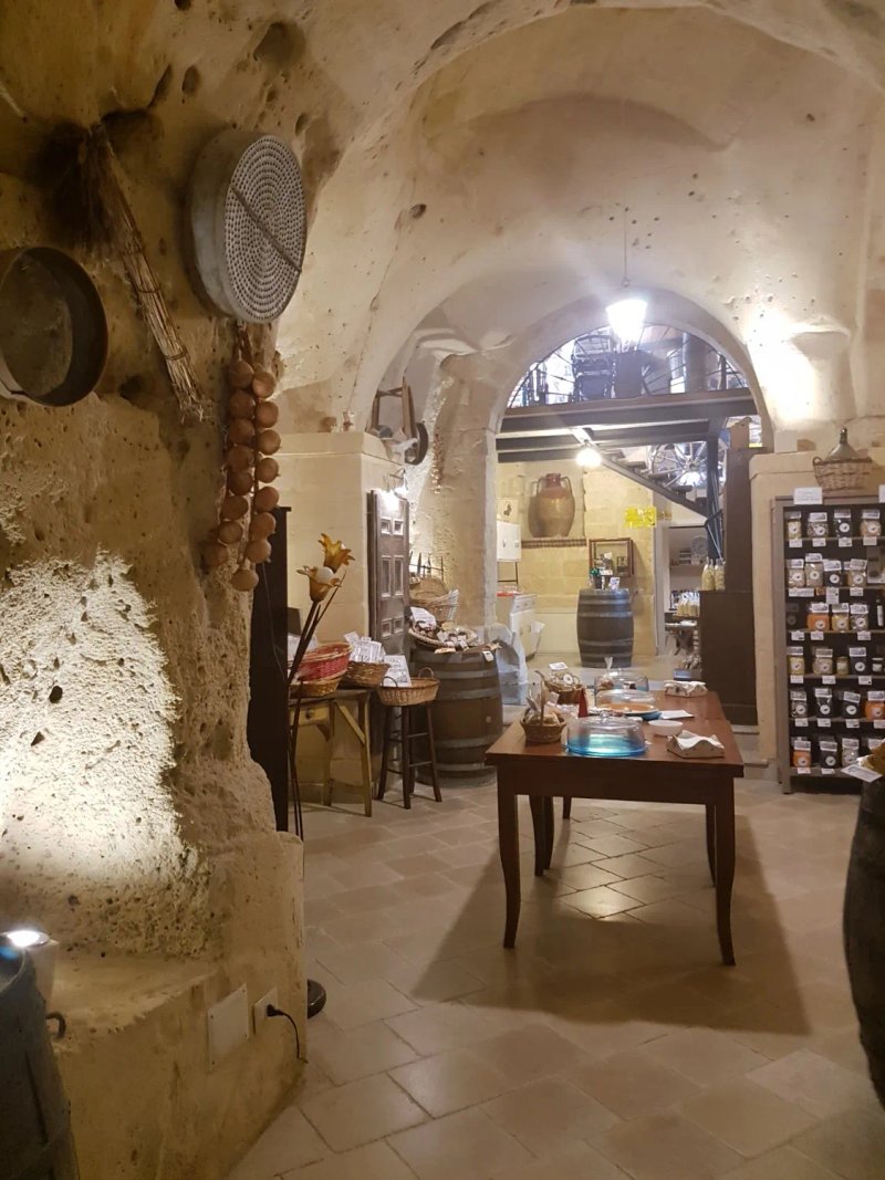 La Grotta della Petrarola