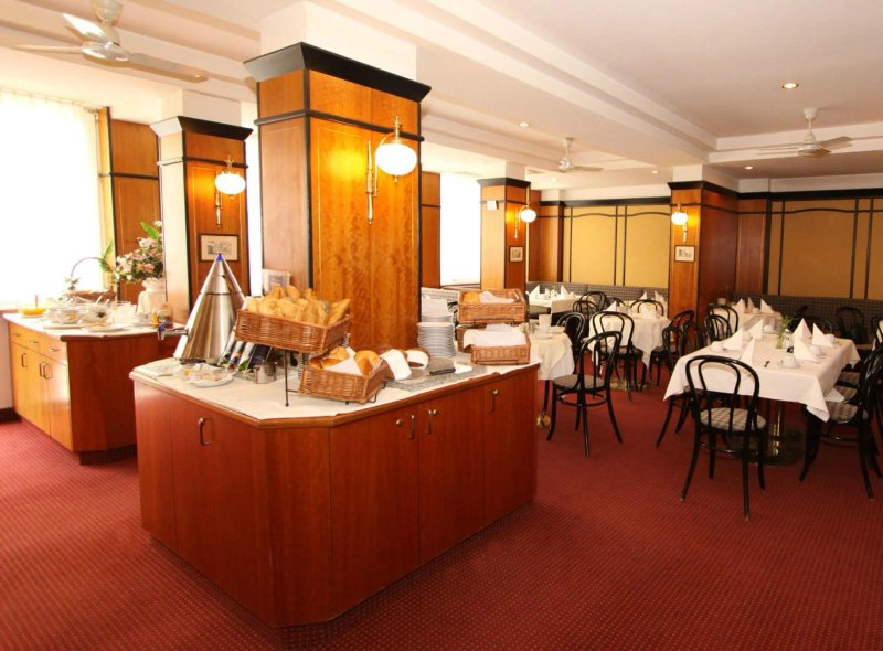 Alexander Hotel