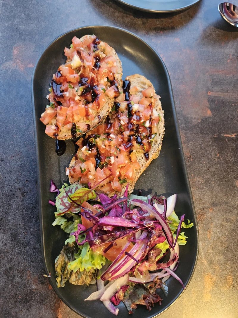 The Artisan Bar, Grill & Garden