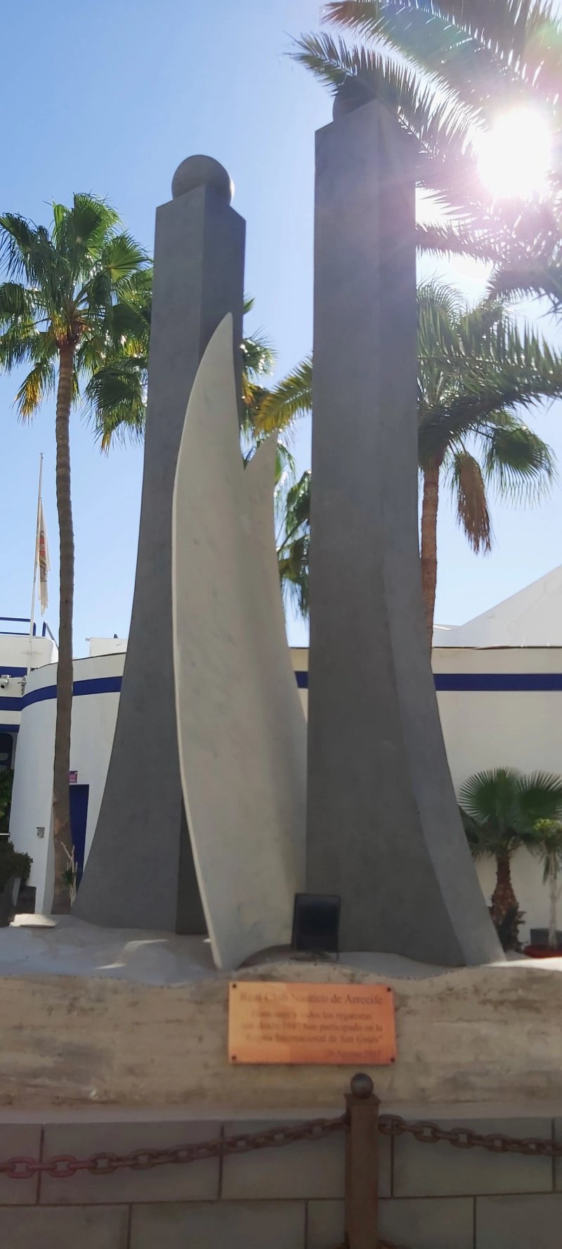 Estatua De Marineros De La Regata De San Gines