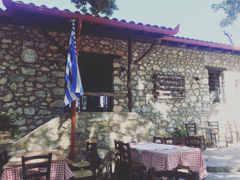 Paradosiaki Taverna Platia