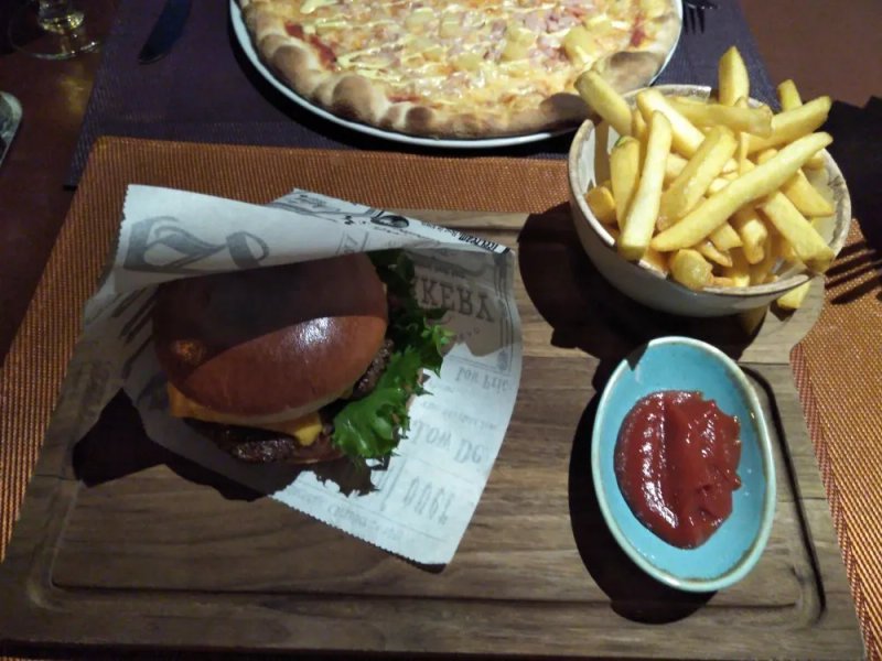 Anne"s Garden Grill & Cafe